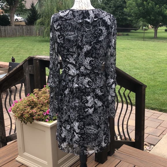 DVF DIANE VON FUERSTENBERG Dress Designer Black White Floral 10 Medium Viscose - Picture 7 of 9